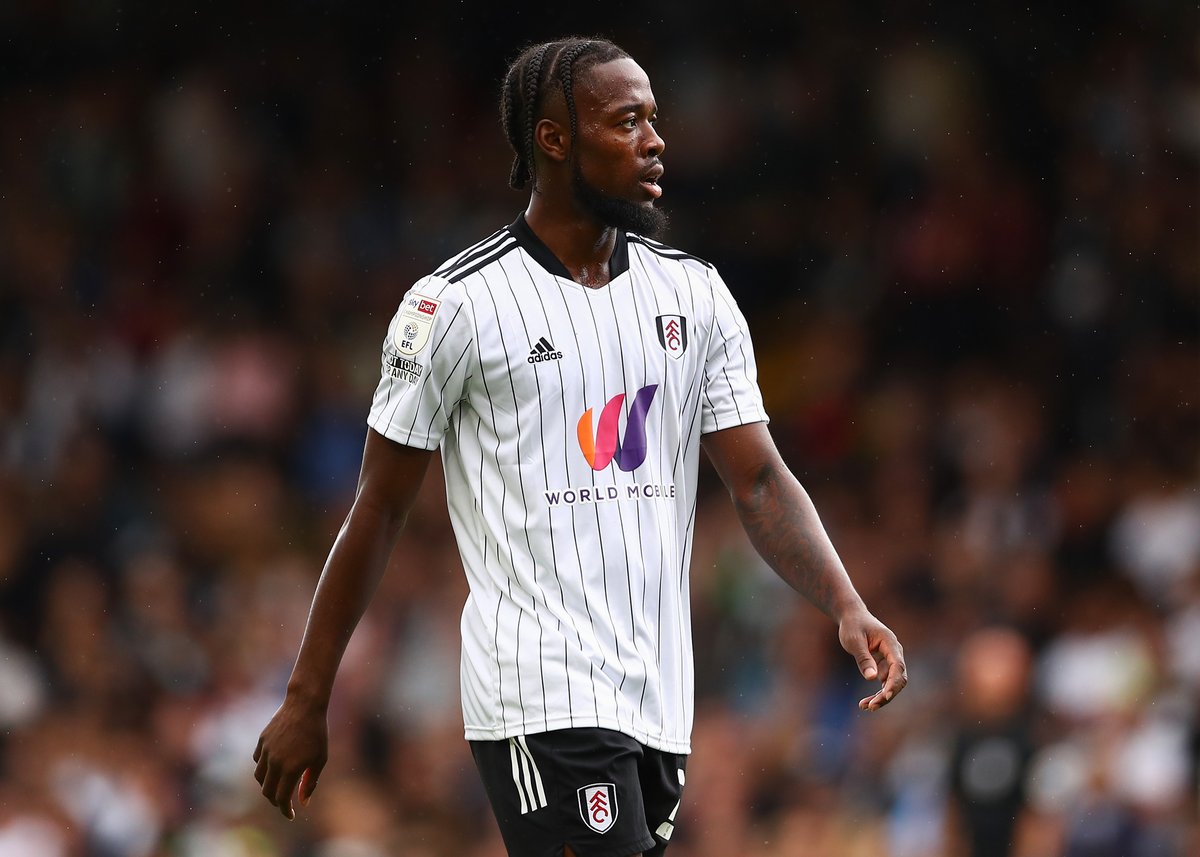 Blackpool Welcomes Midfielder Onomah to Their Roster